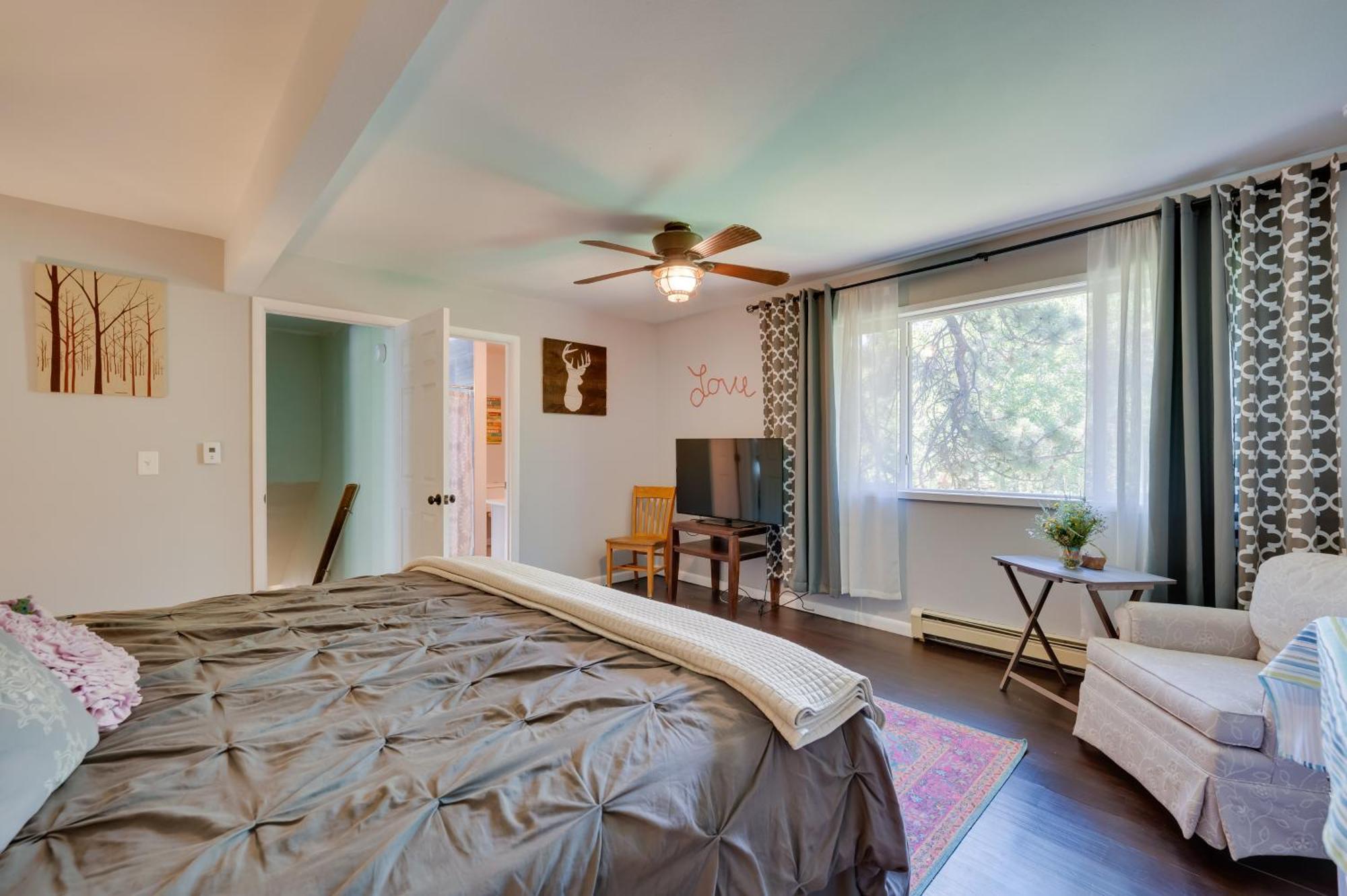 Stunning Golden Home With Deck About 35 Mi To Denver! Exterior foto