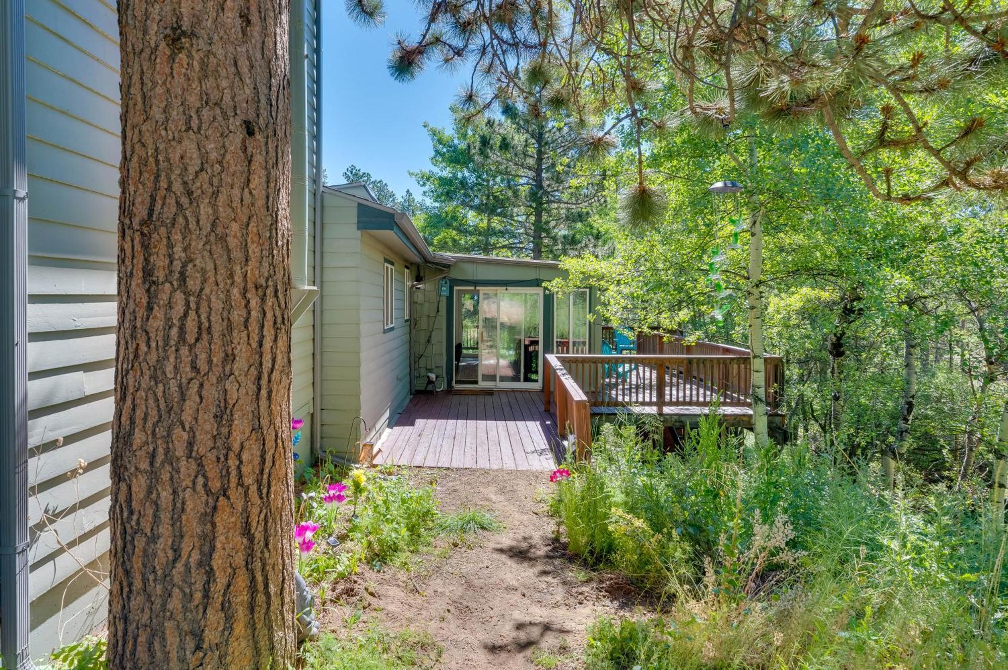 Stunning Golden Home With Deck About 35 Mi To Denver! Exterior foto