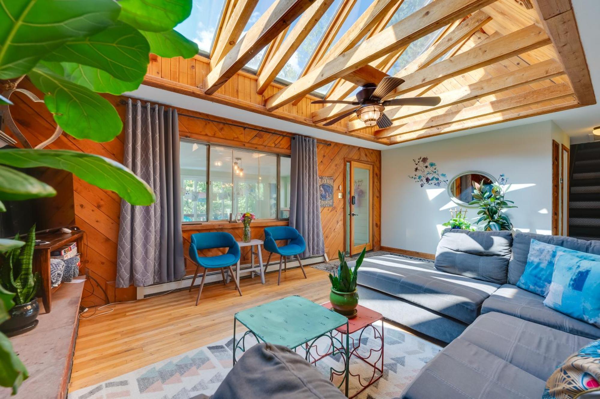 Stunning Golden Home With Deck About 35 Mi To Denver! Exterior foto