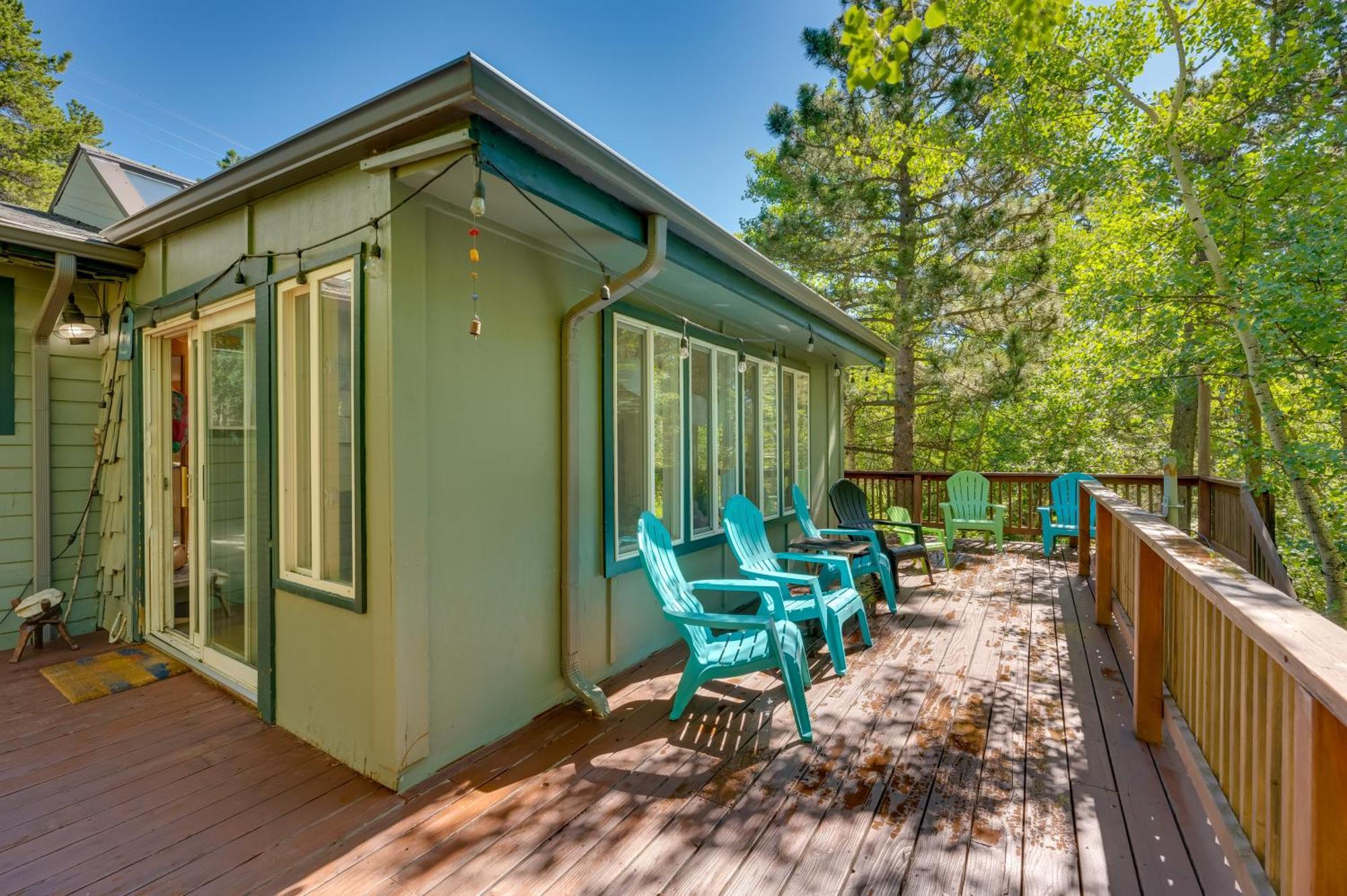 Stunning Golden Home With Deck About 35 Mi To Denver! Exterior foto