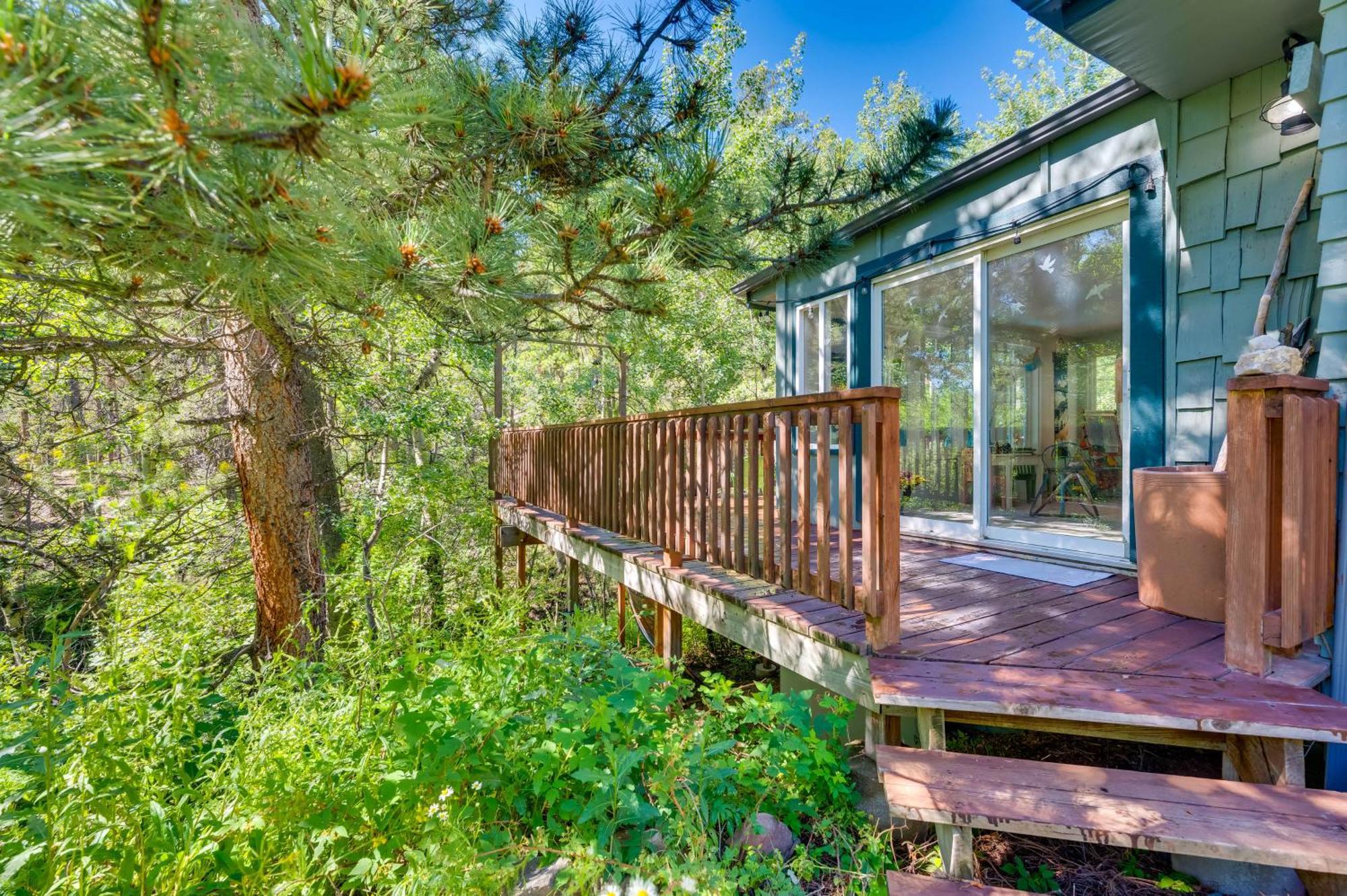 Stunning Golden Home With Deck About 35 Mi To Denver! Exterior foto