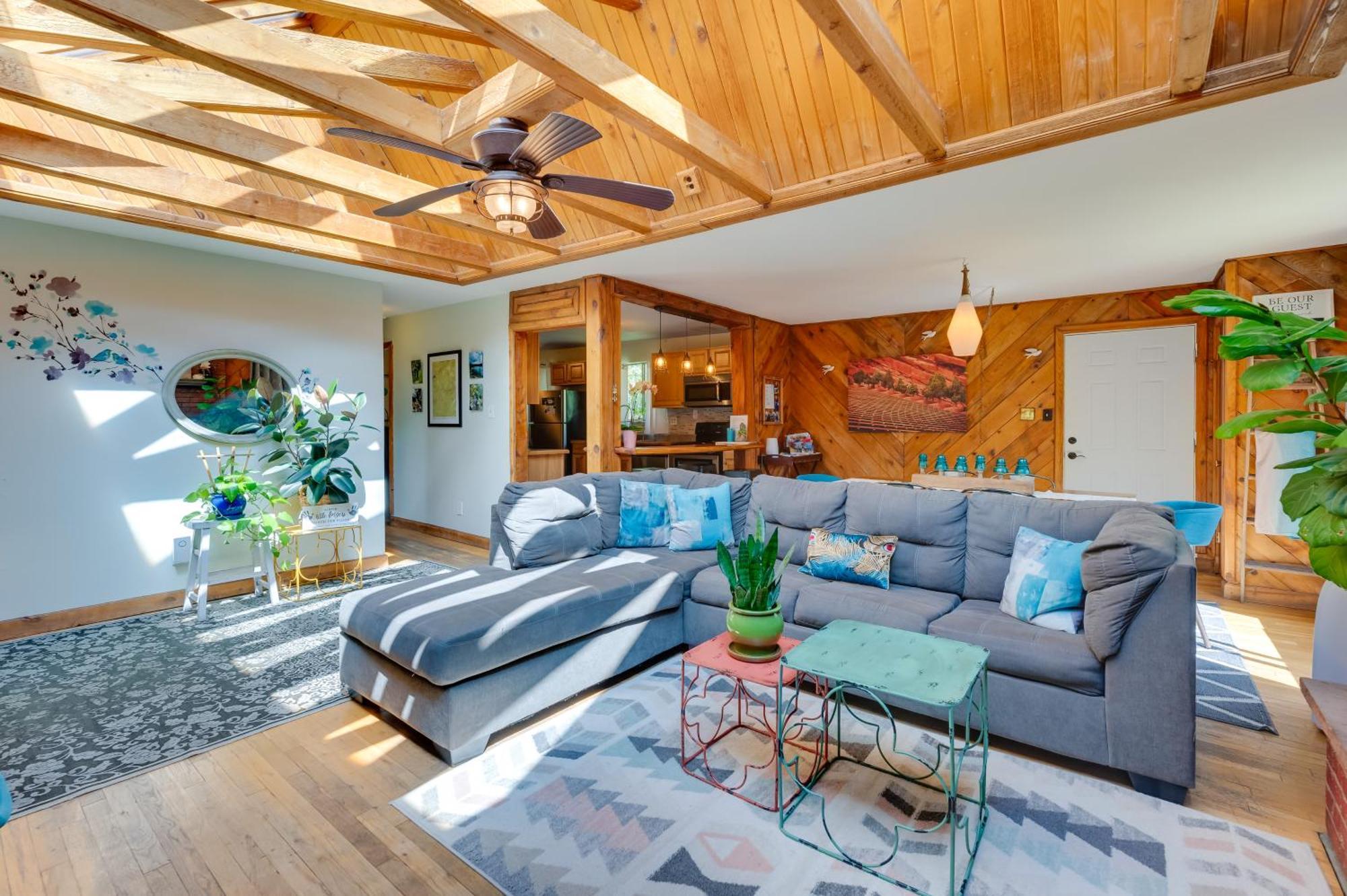 Stunning Golden Home With Deck About 35 Mi To Denver! Exterior foto